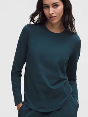 lululemon athletica Long-Sleeve Crewneck Top in Deep Teal